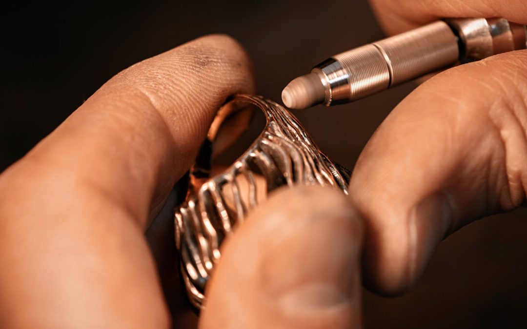 Prendre soin de vos bijoux précieux : conseils d&rsquo;experts essentiels